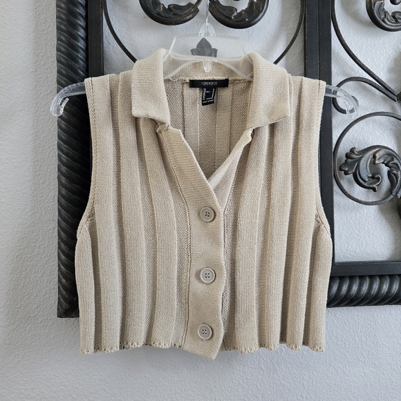 Forever 21 Sleeveless Beige Knit Button-Up Crop Top - Picture 1 of 7